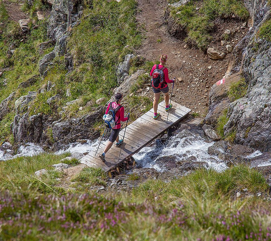 hiking in Längenfeld